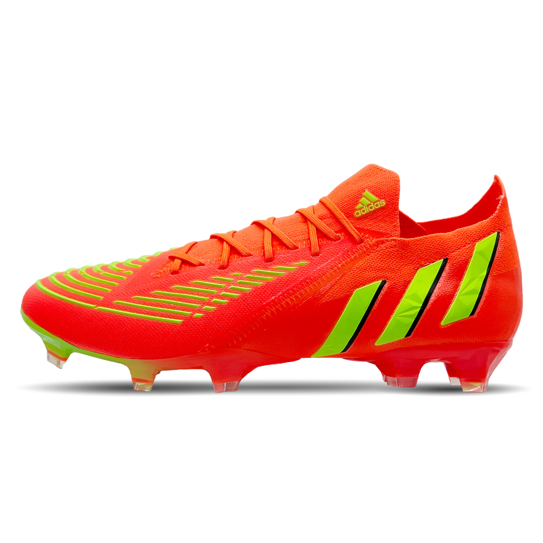 Entdecke die unschlagbare Kombination aus Stil und Leistung mit dem adidas Predator Edge 1 L FG (GW1024). Dieser hochentwickelte Fußballschuh bietet überlegene Kontrolle und Präzision auf dem Platz. Mit seiner innovativen Konstruktion und dem modernen Design setzt er neue Maßstäbe. Hol ihn dir jetzt auf STUNNINGBOOTS.com und steigere dein Spiel auf ein neues Niveau.