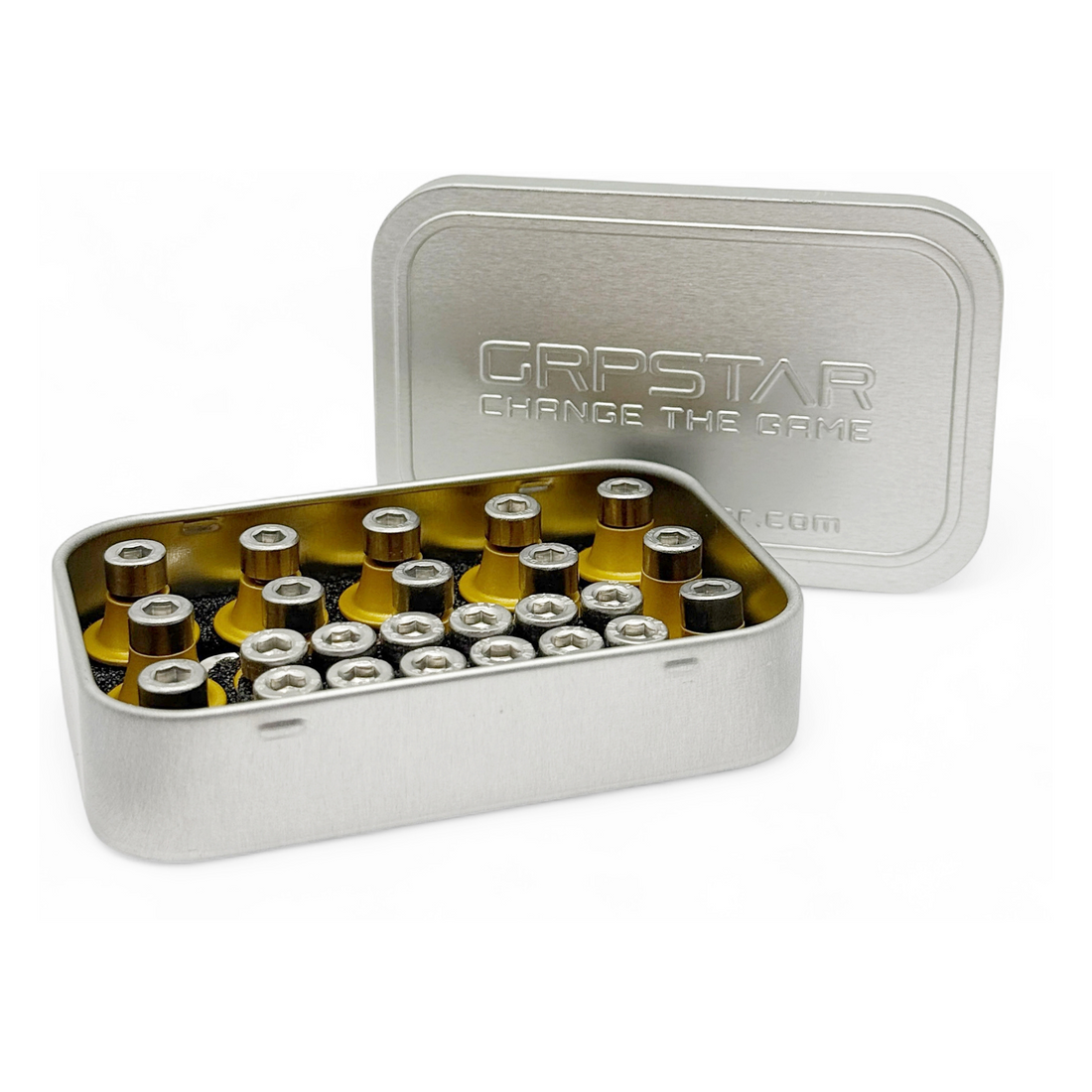 Die GRPSTAR Type X Gold Ersatzstollen verbessern deinen Halt auf weichen und nassen Spielfeldern. Aus hochwertigem Material gefertigt, sorgen sie für langlebige Traktion und Stabilität bei schnellen Richtungswechseln. Edles Gold-Finish, passend für viele SG-Schuhe. Jetzt auf STUNNINGBOOTS.com verfügbar.