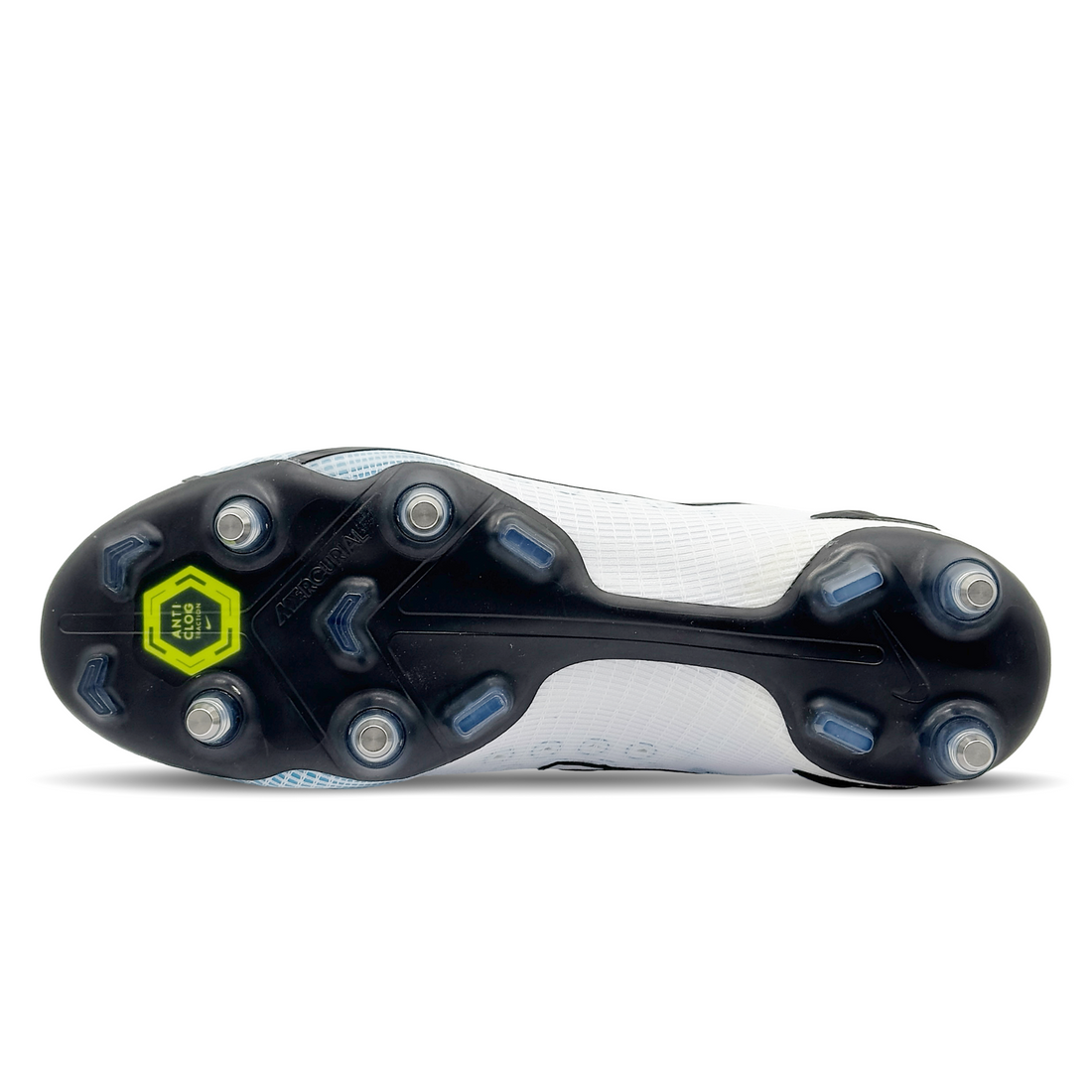 Die Nike Mercurial Superfly 8 Elite SG-Pro AC "By You" (DD0315-110) sind perfekt für nasse und weiche Spielfelder. Die Anti-Clog-Traktion verhindert Schlammbildung, während das Flyknit-Obermaterial für eine präzise Passform sorgt. Mit dieser personalisierbaren Variante kannst du deinen individuellen Stil auf dem Spielfeld zeigen. Erhältlich auf STUNNINGBOOTS.com!