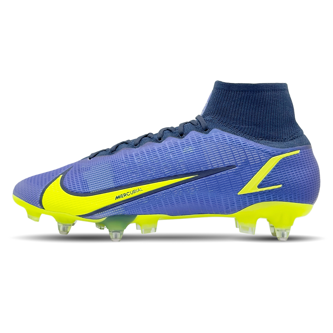 Die Nike Mercurial Superfly 8 Elite SG-Pro AC (CV0960-574) bieten dir ultimative Geschwindigkeit und Kontrolle auf nassem & schlammigen Boden. Mit ihrer innovativen Flyknit-Technologie und strapazierfähigem Obermaterial sorgen sie für perfekten Sitz, außergewöhnliche Ballkontrolle und explosive Beschleunigung. Das fortschrittliche Design und die leichten Materialien machen diese Fußballschuhe zur idealen Wahl für ambitionierte Spieler. Erhältlich auf STUNNINGBOOTS.com!