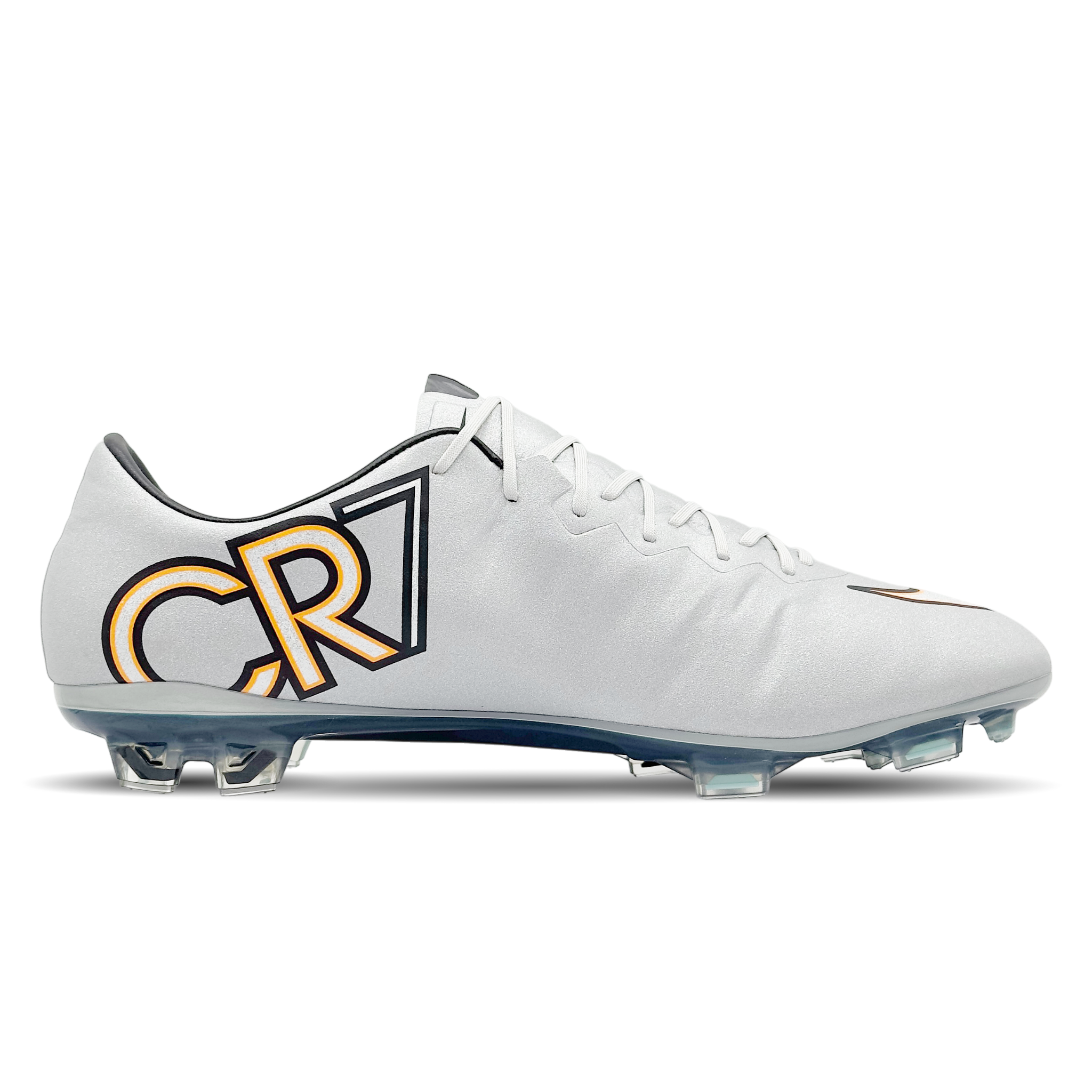 Der Nike Mercurial Vapor X CR7 FG (684860-003) ist ein hochwertiger Fußballschuh, inspiriert von Cristiano Ronaldo. Sein leichtes Obermaterial sorgt für eine sockenähnliche Passform, während die innovative Stollenkonfiguration für explosive Geschwindigkeit und Traktion auf festen Böden optimiert ist. Die Mikrotextur des Obermaterials verbessert die Ballkontrolle auch bei hohen Geschwindigkeiten, während das schlanke Design mit CR7-Details einen einzigartigen Look bietet. Entwickelt für schnelle, dynamische