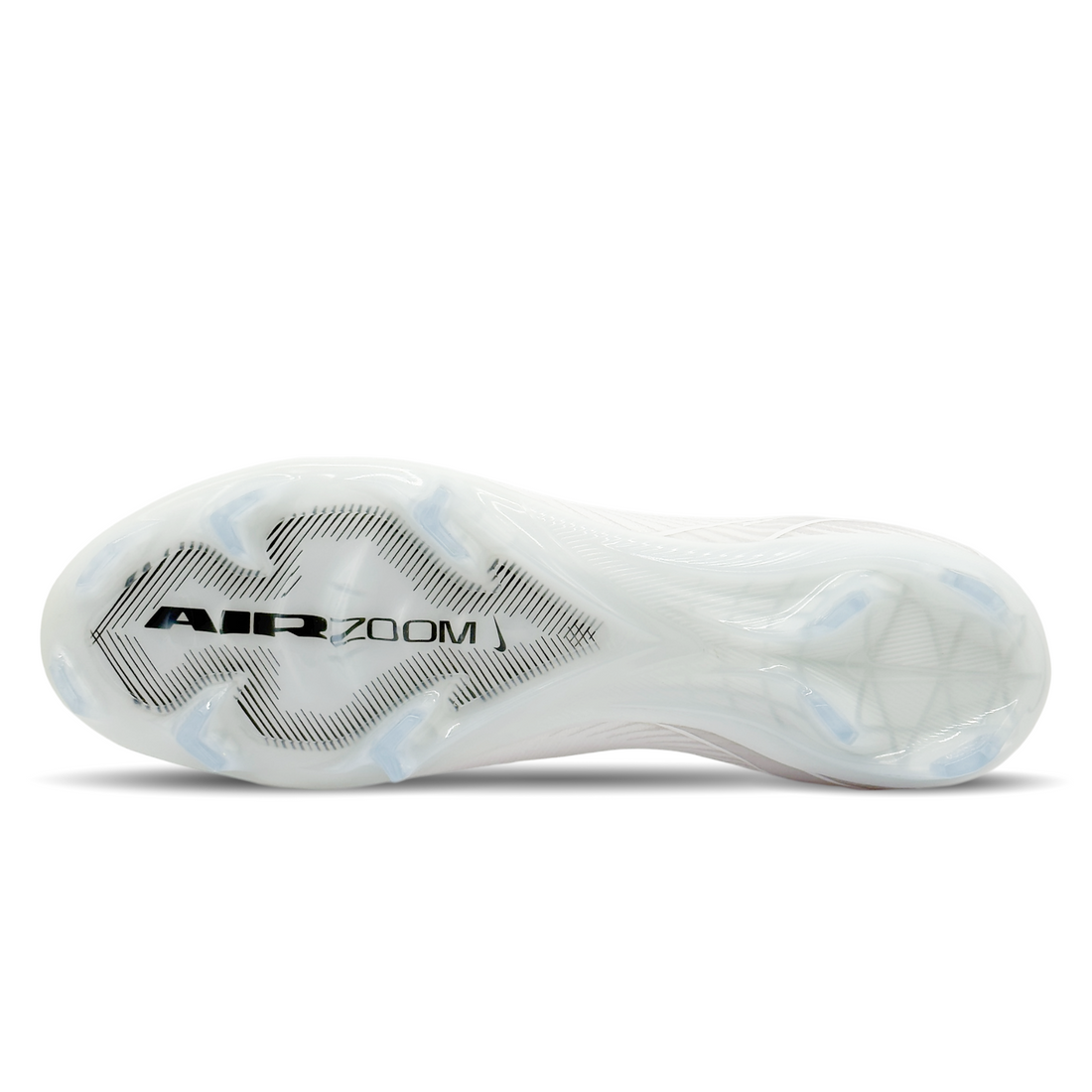 Entdecke die Nike Mercurial Zoom Vapor 16 Elite FG NBY (HF1016-100) auf STUNNINGBOOTS.com. Diese erstklassigen Fußballschuhe sind für Spieler konzipiert, die Geschwindigkeit und Präzision auf festem Boden suchen. Das leichte Flyknit-Obermaterial schmiegt sich perfekt an deinen Fuß an und sorgt für optimalen Halt und Komfort. Die integrierte Zoom Air-Einheit bietet reaktionsschnelle Dämpfung für explosive Bewegungen. Das Design fördert maximale Traktion und Stabilität, sodass du dein Spiel auf ein neues Leve