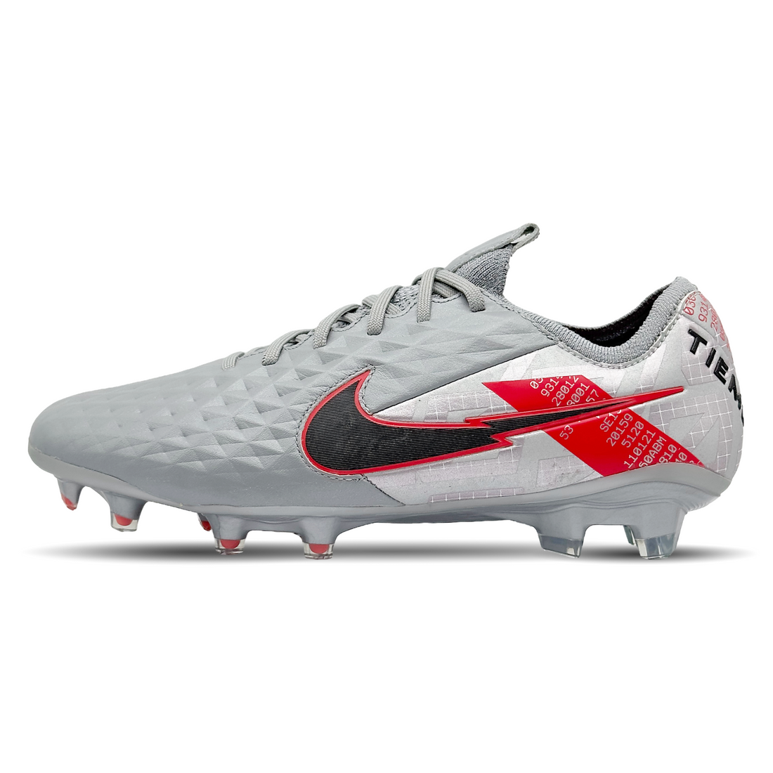 Entdecke die Nike Tiempo Legend 8 Elite FG (CW0518-906) auf STUNNINGBOOTS.com. Diese Premium-Fußballschuhe bieten dir exzellenten Komfort und präzise Ballkontrolle dank ihrer weichen Känguruleder-Oberfläche und der Quad-Fit-Mesh-Innenschuh-Technologie. Das Hyperstability-Stollenmuster sorgt für optimale Traktion auf festen Böden, während das Flyknit-Futter sicheren Halt und Flexibilität bietet. Perfekt für Spieler, die das Beste aus ihrem Spiel herausholen wollen. Jetzt erhältlich auf STUNNINGBOOTS.com!