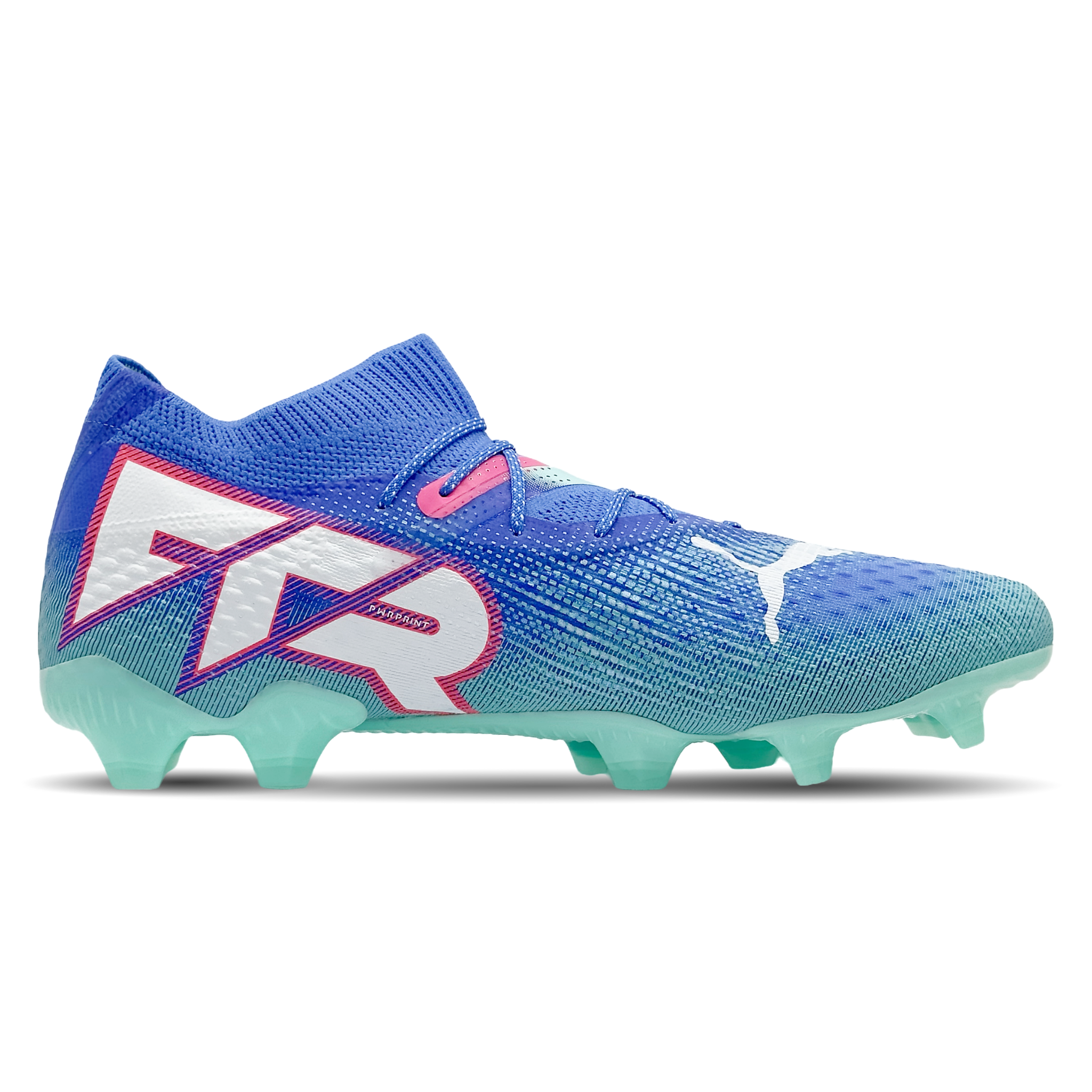 Die PUMA Future 7 Ultimate FG/AG (107916-01) sind speziell für höchste Performance auf festem und künstlichem Rasen entwickelt. Ihr adaptives Obermaterial passt sich deinem Fuß an und bietet außergewöhnlichen Komfort und Kontrolle. Mit der dynamischen Traktionstechnologie kannst du schnelle Richtungswechsel und explosive Geschwindigkeit erreichen. Diese Fußballschuhe heben dein Spiel auf ein neues Level. Erhältlich auf STUNNINGBOOTS.com.