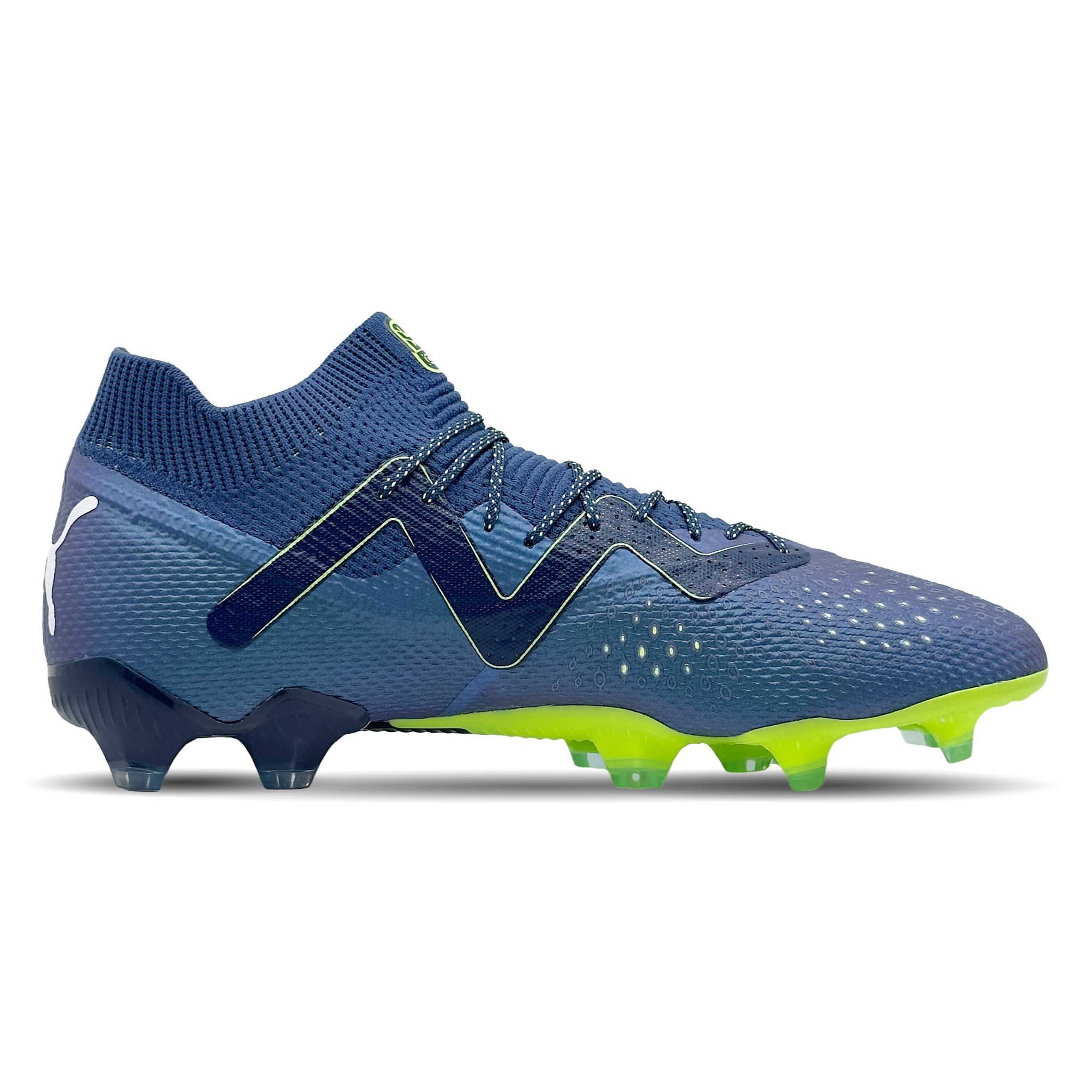 Tauchen Sie ein in die Welt des Fußballs mit dem Puma Future Ultimate FG/AG (107355-03) auf STUNNINGBOOTS.com. Diese Schuhe bieten nicht nur ultimativen Komfort und Leistung, sondern auch einen modernen Stil, der Sie auf dem Platz hervorhebt. Egal, ob Sie ein Profi oder ein Hobby-Fußballer sind, mit diesen Schuhen können Sie Ihr Spiel auf das nächste Level bringen. Bestellen Sie jetzt und erleben Sie Fußball wie nie zuvor!
