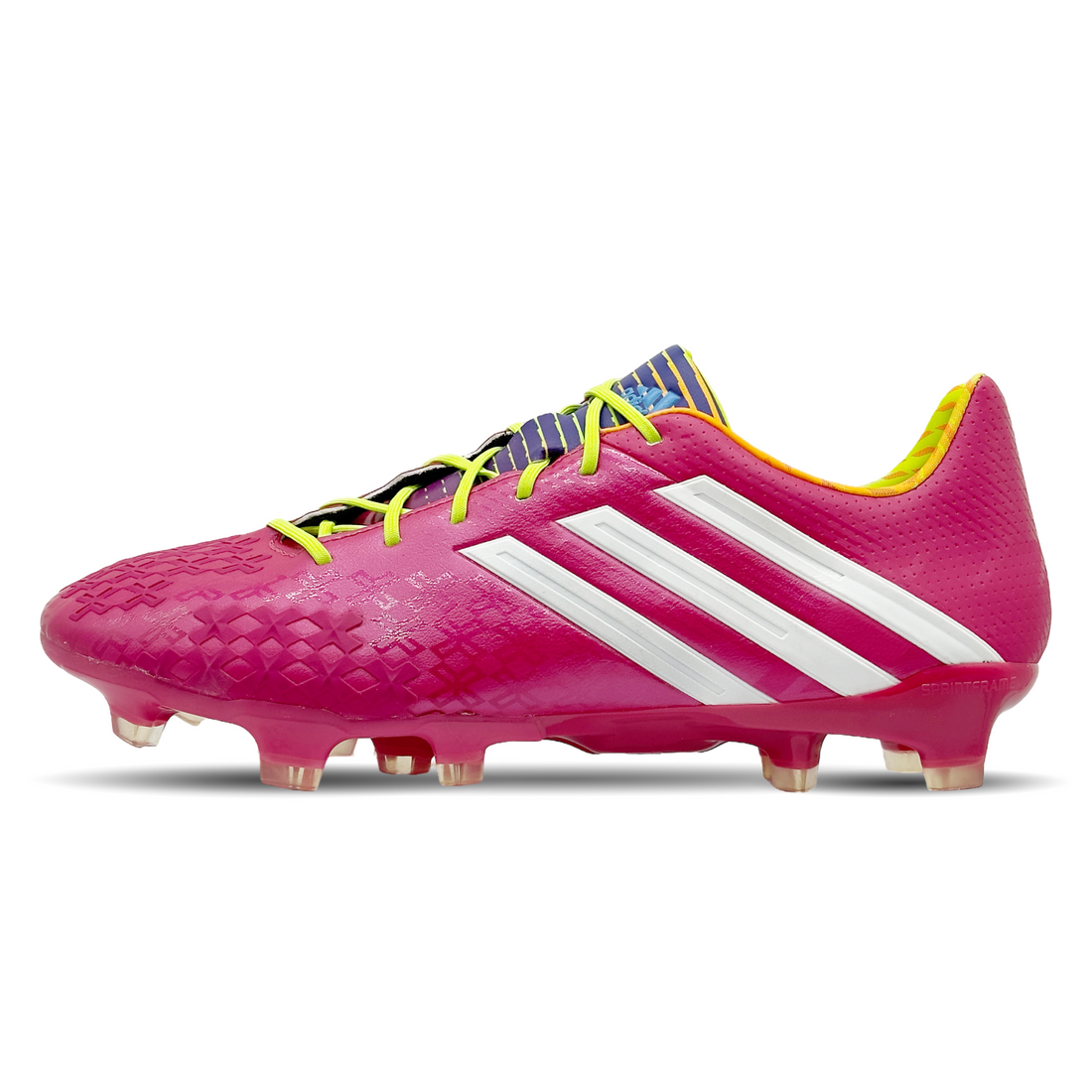 Der Adidas Predator LZ TRX FG Samba Pack (F32553) kombiniert Performance und Stil. Mit fünf präzisionsoptimierten Zonen für Ballkontrolle bietet dieser Schuh eine herausragende Passgenauigkeit und Stabilität. Die FG-Sohle sorgt für optimalen Grip auf festem Boden, während das farbenfrohe Samba-Design Aufmerksamkeit garantiert – perfekt für Spieler, die auf dem Spielfeld dominieren und auffallen möchten. Jetzt erhältlich auf stunningboots.com