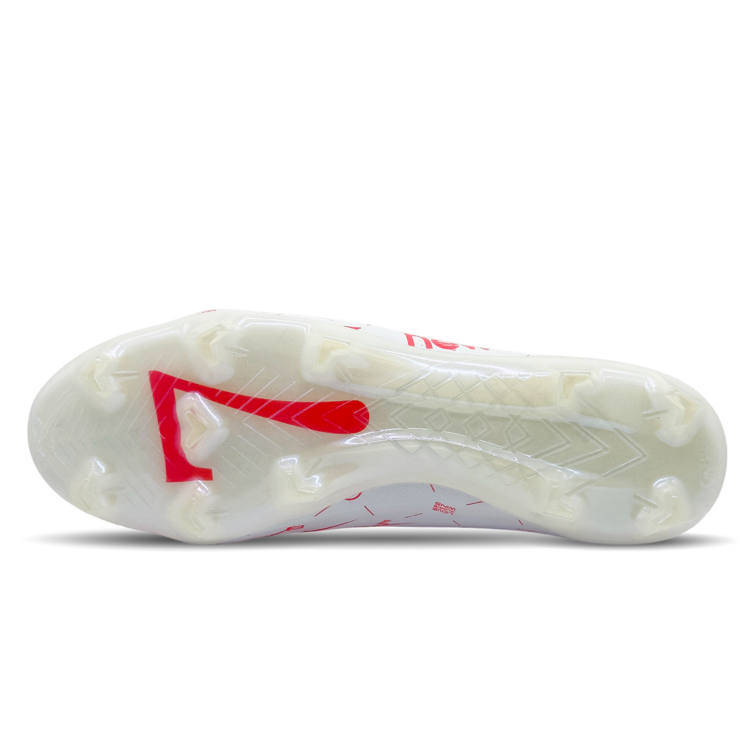 Der New Balance Furon V7 Pro FG Saka Signature Edition (SF1FSH7) bietet eine perfekte Kombination aus Geschwindigkeit, Komfort und Kontrolle. Mit seinem ultra-leichten, strapazierfähigen Obermaterial und der Hypoknit-Technologie sorgt dieser Schuh für außergewöhnliche Beweglichkeit und präzise Ballkontrolle. Inspiriert von Bukayo Saka, glänzt er mit einem einzigartigen Design, das seine Energie und Kreativität auf dem Spielfeld widerspiegelt. Die speziell entwickelte Außensohle bietet optimalen Grip und Sta