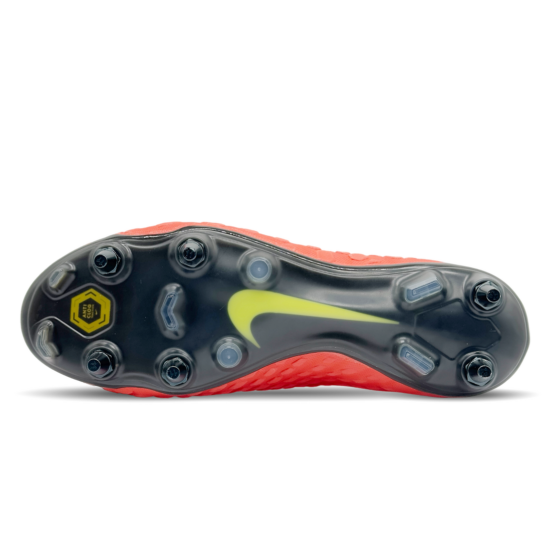 Der Nike Hypervenom 3 Elite SG-Pro AC ist der perfekte Schuh für Angreifer, die auf weichen, nassen Böden maximale Kontrolle und Traktion suchen. Mit seiner Anti-Clog-Traktionstechnologie verhindert er Schlammansammlungen, während das strukturierte Obermaterial eine präzise Ballführung ermöglicht. Entwickelt für explosive Bewegungen und perfekte Passform, bietet dieser Schuh Stabilität und Schnelligkeit auf höchstem Niveau. Ideal für Spieler, die Wert auf Schnelligkeit und Beweglichkeit legen. Erhältlich au