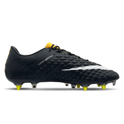 Entdecke den Nike Hypervenom Phantom 3 SG-Pro AC (889285-802) auf STUNNINGBOOTS.com. Diese innovativen Fußballschuhe bieten präzise Ballkontrolle und herausragende Traktion auf nassen, weichen Böden. Das Flyknit-Obermaterial passt sich perfekt deinem Fuß an und die All Conditions Control (ACC) Technologie garantiert optimale Performance bei jedem Wetter. Ideal für Spieler, die auf höchstem Niveau spielen möchten. Hol dir die Nike Hypervenom 3 SG-Pro AC jetzt auf STUNNINGBOOTS.com und dominiere das Spielfeld