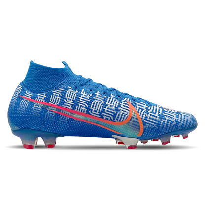 Entdecke die Nike Mercurial Zoom Superfly 9 Elite CR7 FG Fußballschuhe (DQ5293-182) auf STUNNINGBOOTS.com. Diese speziell für Cristiano Ronaldo entworfenen Schuhe bieten hervorragende Traktion auf festem Boden und maximale Geschwindigkeit. Ihr dynamisches Design und die Zoom Air-Technologie sorgen für höchsten Tragekomfort und explosive Bewegungen. Perfekt für ambitionierte Spieler, die wie CR7 dominieren möchten. Hol sie dir jetzt!