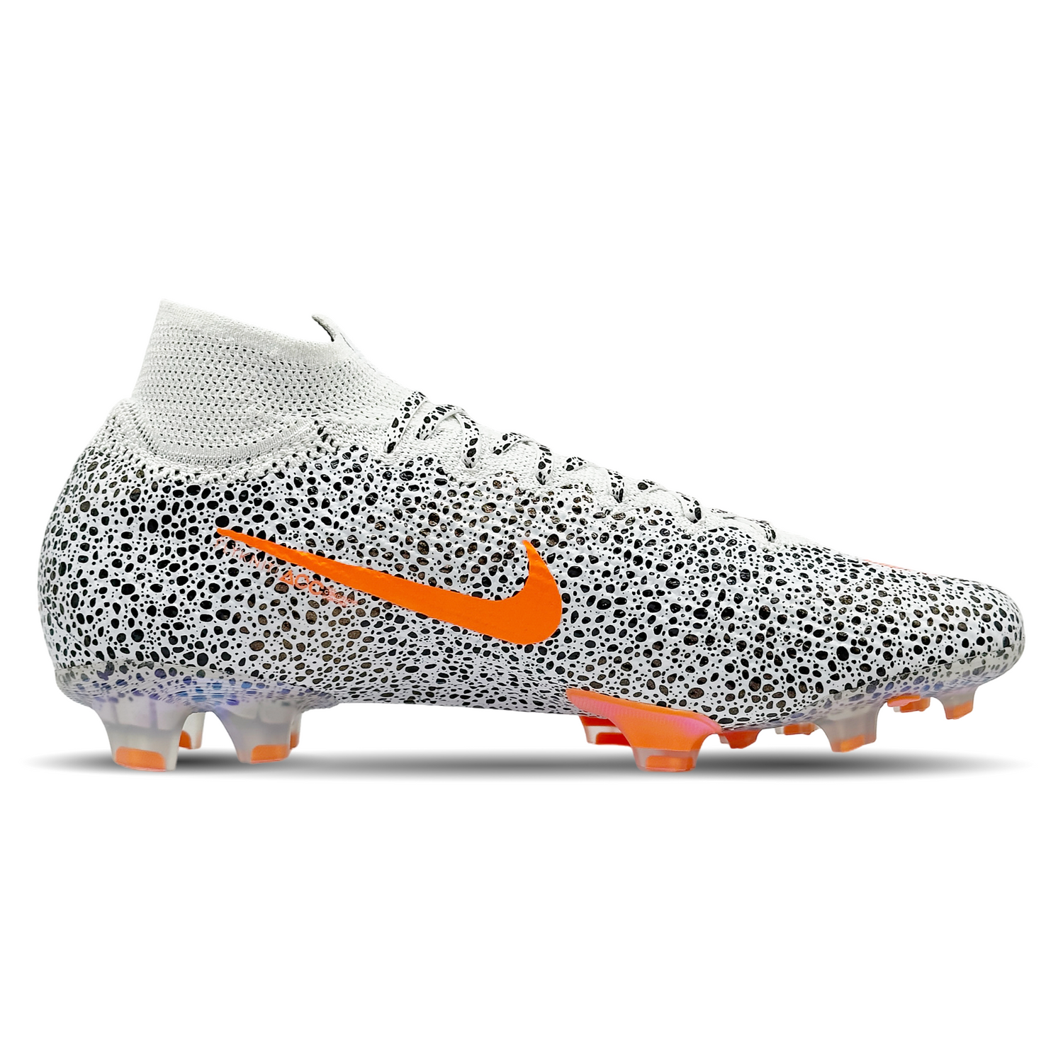 Erlebe die Spitzenleistung mit den Nike Mercurial Superfly 7 Elite CR7 FG (CQ4901-180) Fußballschuhen, jetzt auf STUNNINGBOOTS.com. Speziell für Cristiano Ronaldo entworfen, bieten diese Schuhe außergewöhnliche Geschwindigkeit, Traktion und Ballkontrolle auf festem Boden. Ideal für ambitionierte Spieler, die ihr Spiel auf das nächste Level heben wollen. Bestelle jetzt und dominiere das Spielfeld!
