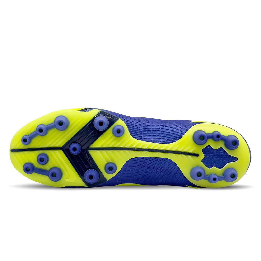 Das innovative Design des Nike Mercurial Superfly 8 Elite AG (CV0956-574) bietet explosive Geschwindigkeit und präzise Kontrolle auf dem Platz. Entwickelt für höchste Performance auf Kunstrasenplätzen, bringt dieser Schuh dein Spiel auf ein neues Level. Hol ihn dir jetzt auf STUNNINGBOOTS.com und dominiere das Spiel!