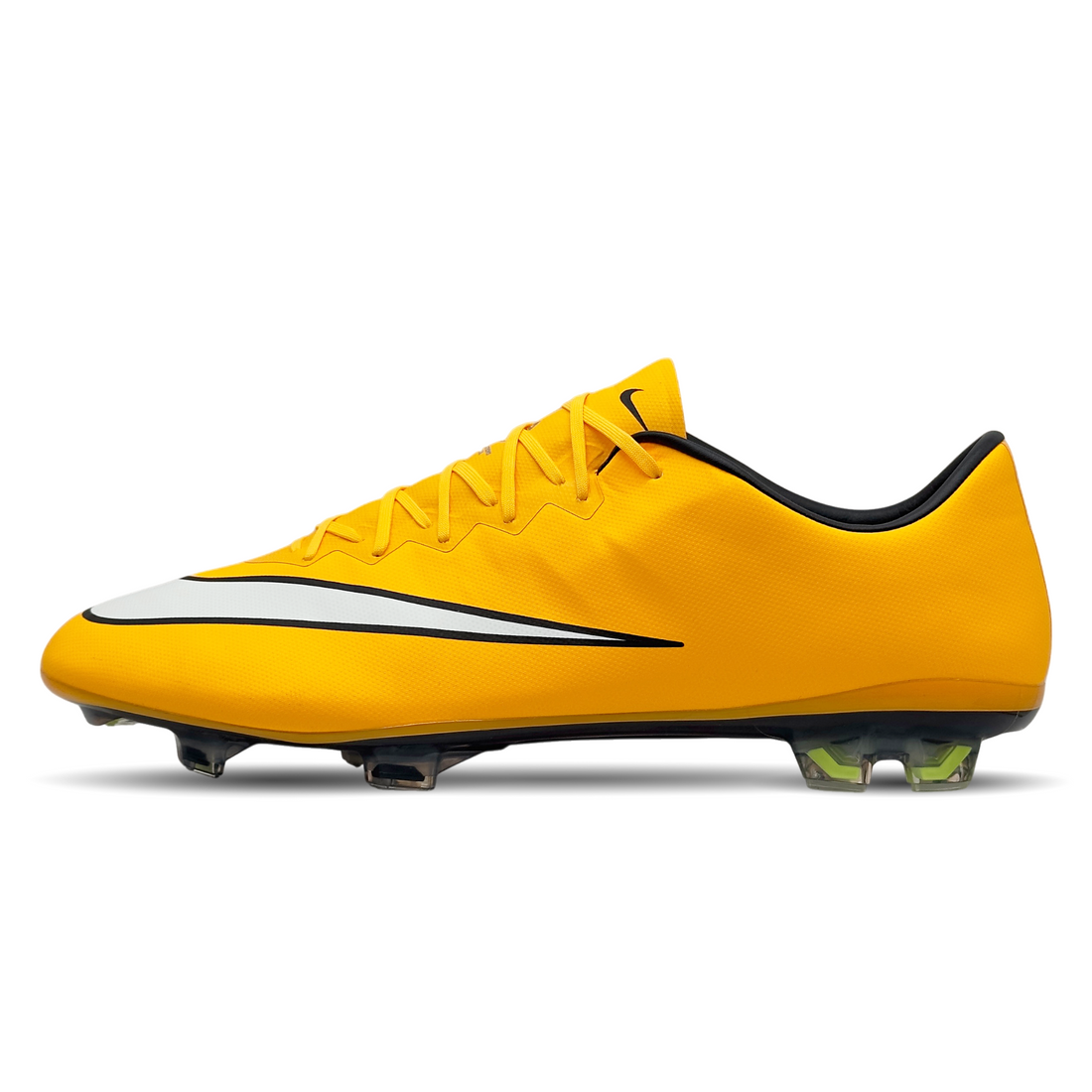Der Nike Mercurial Vapor 10 FG (648553-801) ist ein High-Performance-Fußballschuh, der speziell für Speed und Präzision auf festen Böden entwickelt wurde. Das leichte Obermaterial bietet eine perfekte Passform und außergewöhnliche Ballkontrolle, während die innovative Stollenkonfiguration maximale Traktion ermöglicht. Das auffällige Design in leuchtendem Orange unterstreicht deinen Stil auf dem Platz. Ideal für Spieler, die Wert auf Geschwindigkeit und Technik legen. Jetzt auf STUNNINGBOOTS.com erhältlich!