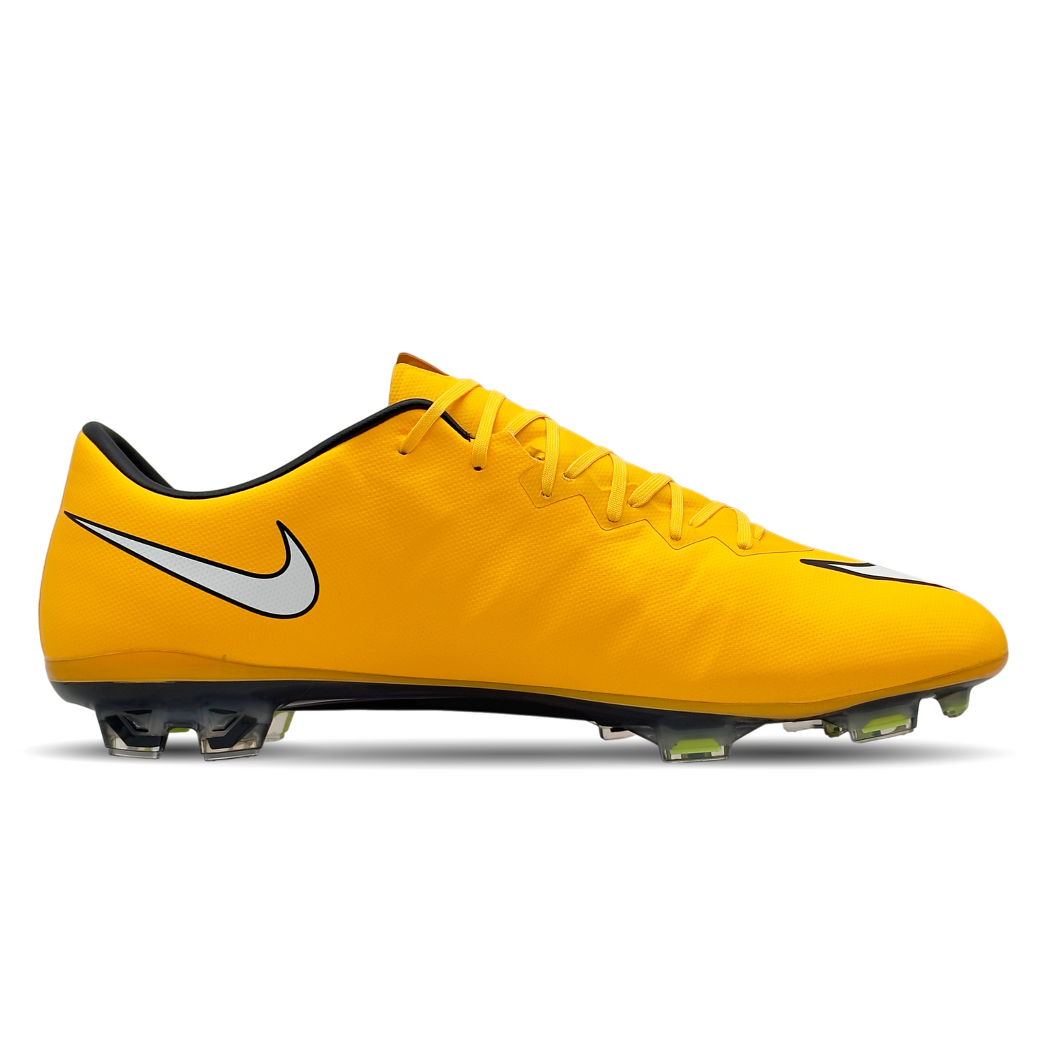 Der Nike Mercurial Vapor 10 FG (648553-801) ist ein High-Performance-Fußballschuh, der speziell für Speed und Präzision auf festen Böden entwickelt wurde. Das leichte Obermaterial bietet eine perfekte Passform und außergewöhnliche Ballkontrolle, während die innovative Stollenkonfiguration maximale Traktion ermöglicht. Das auffällige Design in leuchtendem Orange unterstreicht deinen Stil auf dem Platz. Ideal für Spieler, die Wert auf Geschwindigkeit und Technik legen. Jetzt auf STUNNINGBOOTS.com erhältlich!