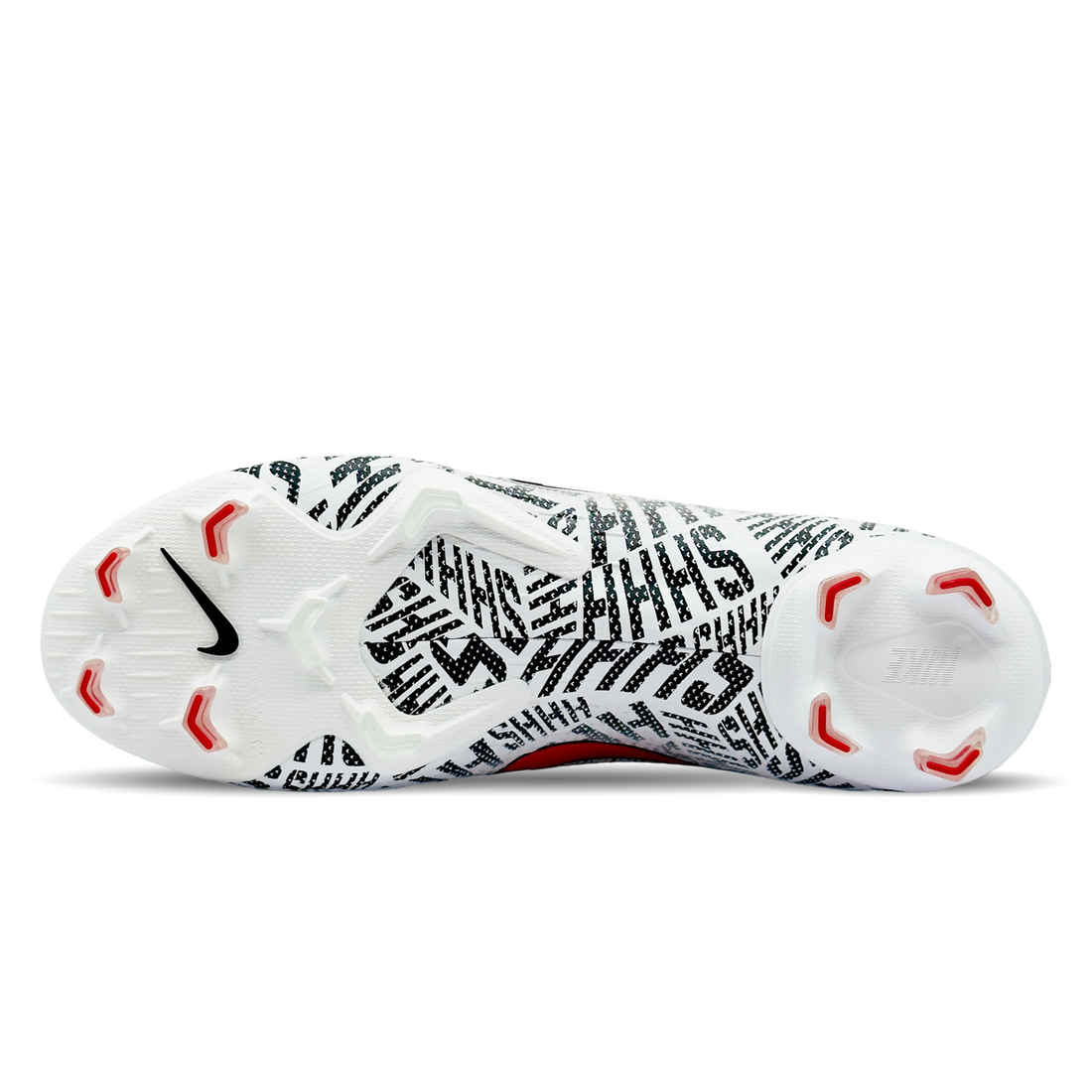 Der Nike Mercurial Vapor 12 Elite NJR FG „Shhh Tattoo“ (AO3126-170) in der Sonderedition aus der Neymar Jr.-Kollektion in auffälligem Farbdesign. Das Obermaterial zeigt ein einzigartiges „Shhh“-Tattoo-Design – inspiriert von Neymars ikonischem Tattoo und seiner Spielweise. Die Flyknit-Konstruktion passt sich wie eine zweite Haut an und bietet zusammen mit der ACC-Beschichtung optimale Ballkontrolle bei jedem Wetter. Erlebe explosive Geschwindigkeit auf festen Böden. Jetzt erhältlich auf STUNNINGBOOTS.com.