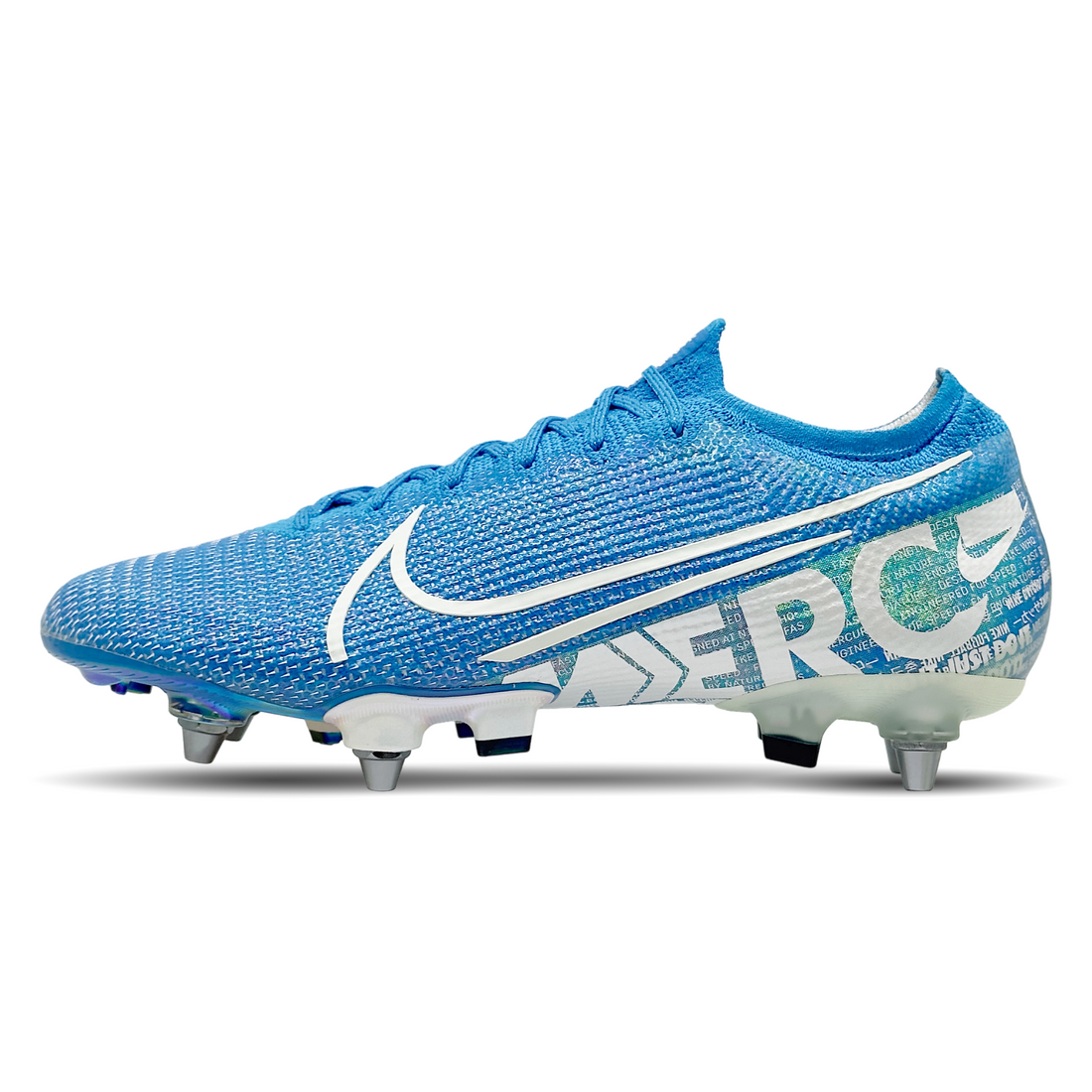 Die Nike Mercurial Vapor 13 Elite SG-Pro (CJ6124-415) Fußballschuhe bieten dir exzellenten Grip und Beschleunigung auf weichen Böden. Das Flyknit-Obermaterial passt sich deinem Fuß an und sorgt für ein sockenähnliches Tragegefühl, während die ACC-Technologie optimale Ballkontrolle bei allen Wetterbedingungen ermöglicht. Perfekt für schnelle und agile Spieler. Erhältlich auf STUNNINGBOOTS.com.
