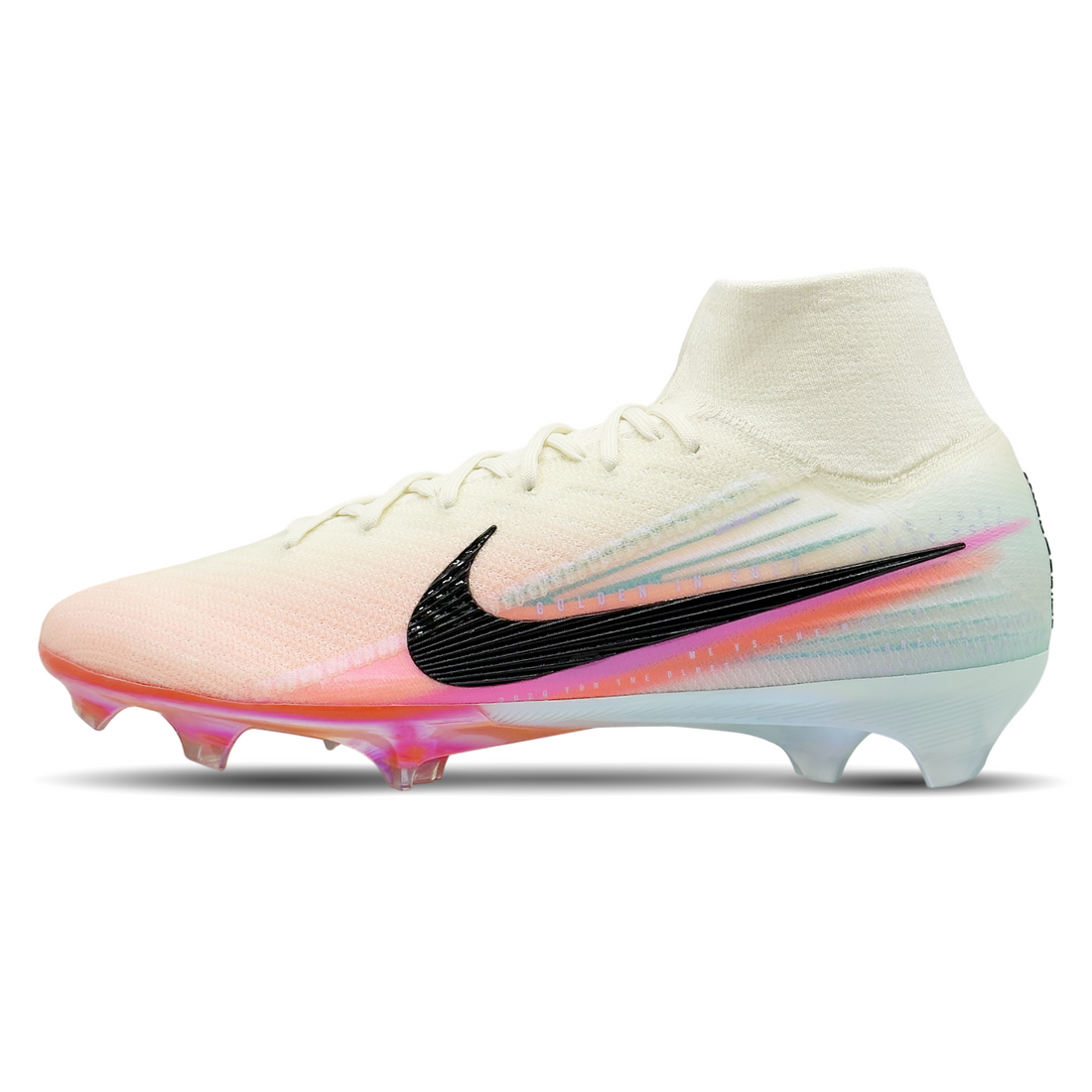 Erlebe Höchstgeschwindigkeit und Präzision mit den Nike Mercurial Zoom Superfly 10 Elite FG SK (HV8859-100). Diese innovativen Schuhe bieten dir einen explosiven Antritt und perfekte Kontrolle auf festem Rasen. Das leichte Design, kombiniert mit einem atmungsaktiven Obermaterial und dem Dynamic Fit-Kragen, sorgt für optimalen Komfort und Stabilität. Dank der Zoom Air-Einheit erhältst du zusätzlichen Antrieb bei jedem Schritt. Perfekt für Spieler, die das Spiel dominieren wollen. Erhältlich auf STUNNINGBOOTS
