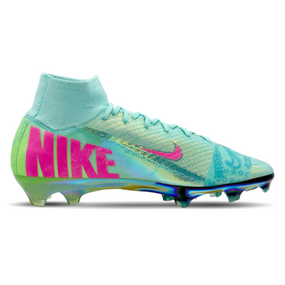 Der Nike Mercurial Zoom Superfly 10 Elite SE FG (FQ8309-300), erhältlich auf STUNNINGBOOTS.com, kombiniert innovative Zoom Air-Technologie mit präziser Flyknit-Konstruktion für maximale Geschwindigkeit, Stabilität und Komfort. Perfekt für Spieler, die auf festem Boden explosiv agieren möchten. Sein spezielles Design und Premium-Materialien setzen neue Maßstäbe in Performance und Stil.