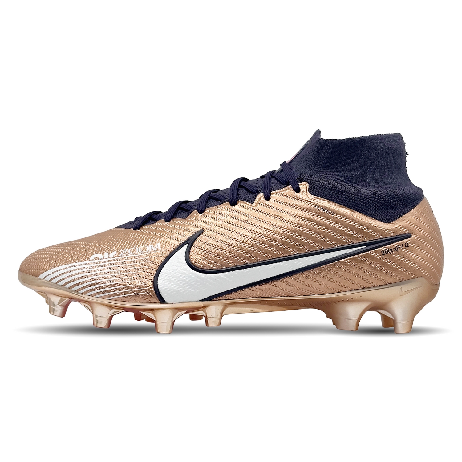 Tauche ein in das ultimative Spielerlebnis mit dem Nike Mercurial Zoom Superfly 9 Elite AG Pro (FB1420-810) von STUNNINGBOOTS.com. Dieser Fußballschuh bietet unübertroffene Geschwindigkeit, Präzision und Komfort auf Kunstrasenplätzen. Erlebe jetzt eine neue Dimension des Fußballs!