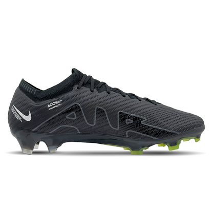Erlebe ultimative Geschwindigkeit und Präzision mit den Nike Mercurial Zoom Vapor 15 Elite FG Fußballschuhen (DJ4978-001), erhältlich auf STUNNINGBOOTS.com. Mit innovativer Zoom Air-Technologie und leichter Konstruktion bieten diese Schuhe explosive Beschleunigung und herausragenden Halt auf festen Böden. Ideal für Spieler, die maximale Performance und Komfort suchen.