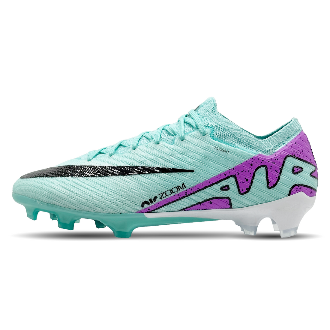 Entdecke den Nike Mercurial Zoom Vapor 15 Elite FG (DJ4978-300) erhältlich auf STUNNINGBOOTS.com. Diese Hochleistungs-Fußballschuhe bieten ultimative Geschwindigkeit und Agilität. Ihr innovatives Design und erstklassiger Komfort garantieren herausragende Leistung auf festem Boden. Die Zoom Air-Einheit sorgt für reaktionsfreudige Dämpfung, während das strukturierte Obermaterial präzise Ballkontrolle ermöglicht. Perfekt für ambitionierte Spieler, die das Spielfeld dominieren wollen.