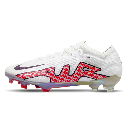 Entdecke die Nike Mercurial Zoom Vapor 15 Elite FG (DJ4978-101) auf STUNNINGBOOTS.com. Diese Fußballschuhe bieten dir optimale Geschwindigkeit und Kontrolle auf festem Boden. Dank des leichten, atmungsaktiven Obermaterials und der innovativen Zoom Air-Einheit genießt du exzellenten Tragekomfort und Reaktionsfähigkeit. Perfekt für ambitionierte Spieler, die ihre Leistung maximieren möchten. Ideal für rasante Spielzüge und präzise Ballkontrolle.