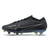 Entdecke die Nike Mercurial Zoom Vapor 15 Elite SG-Pro AC (DJ5168-001) Fußballschuhe bei STUNNINGBOOTS.com. Diese High-Performance-Schuhe bieten ein integriertes Zoom Air-Element für explosive Geschwindigkeit und Anti-Clog-Technologie, die Schlammablagerungen verhindert und optimale Traktion auf nassen Böden garantiert. Perfekt für Spieler, die auf höchstem Niveau performen möchten und sich einen Vorteil auf dem Spielfeld sichern wollen. Erlebe Komfort, Kontrolle und Geschwindigkeit in jedem Spiel.