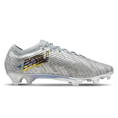 Entdecke den Nike Mercurial Zoom Vapor 15 Elite XXV SE FG (FB8862-060) auf STUNNINGBOOTS.com. Diese exklusive Sonderedition bietet Hochleistungs-Fußballschuhe für ultimative Geschwindigkeit und Agilität. Ihr innovatives Design und unübertroffener Komfort garantieren herausragende Leistung auf dem Platz. Mit markantem Styling und erstklassiger Passform bist du bereit, deine Gegner zu überwinden.