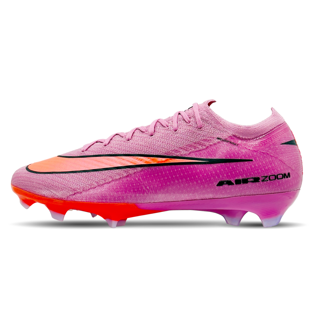 Die Nike Mercurial Zoom Vapor 16 Elite FG [FQ1457-600] bieten dir explosive Geschwindigkeit und präzise Ballkontrolle. Dank der innovativen Zoom Air-Einheit und griffigen Sohle erlebst du optimale Traktion und Stabilität auf festen Böden. Das leichte, atmungsaktive Obermaterial passt sich deinem Fuß an, während die enge Passform für hervorragenden Komfort sorgt. Die strategisch platzierte NikeGrip-Technologie verhindert Rutschen im Schuh. Perfekt für schnelle Richtungswechsel und präzise Schüsse, steigert d