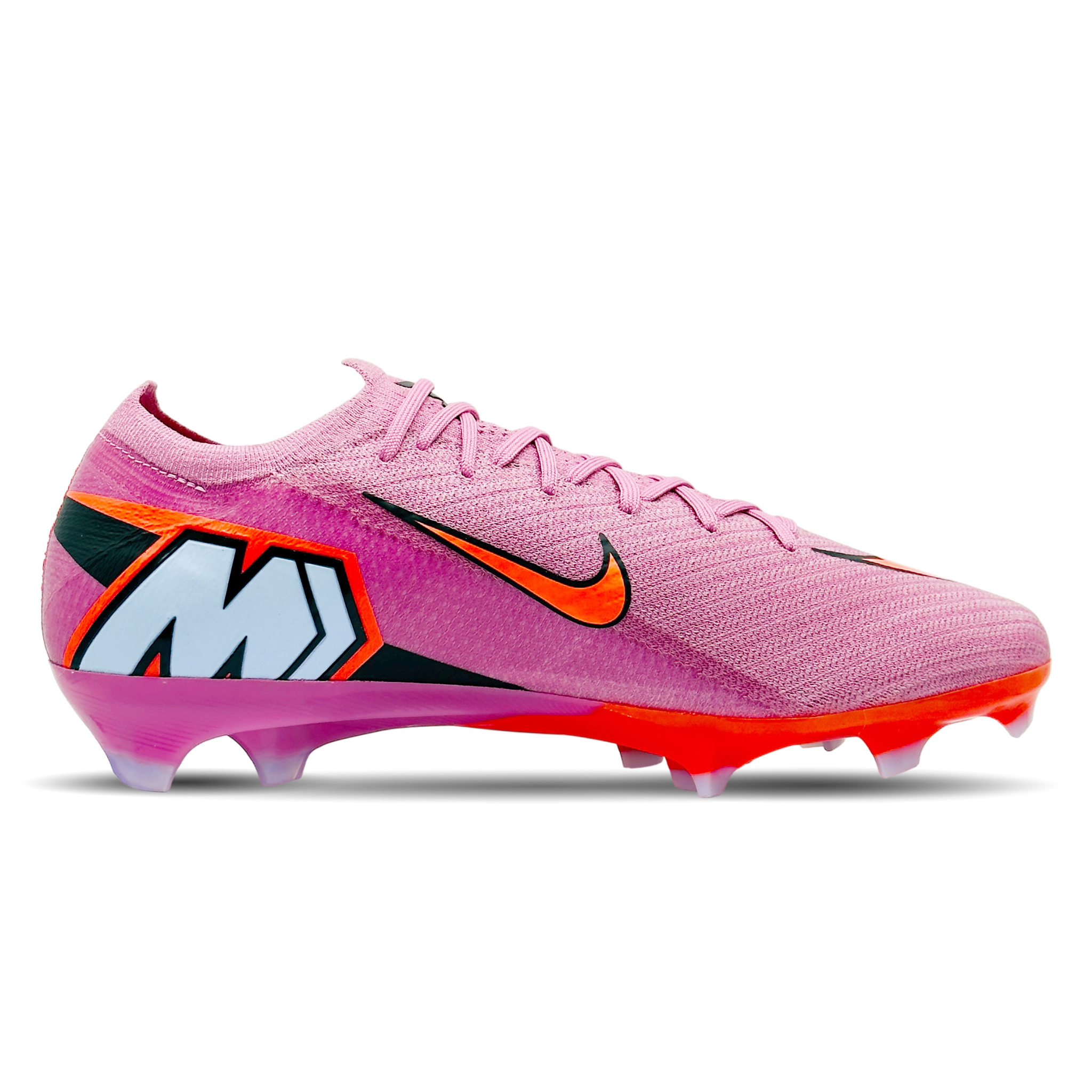 Die Nike Mercurial Zoom Vapor 16 Elite FG [FQ1457-600] bieten dir explosive Geschwindigkeit und präzise Ballkontrolle. Dank der innovativen Zoom Air-Einheit und griffigen Sohle erlebst du optimale Traktion und Stabilität auf festen Böden. Das leichte, atmungsaktive Obermaterial passt sich deinem Fuß an, während die enge Passform für hervorragenden Komfort sorgt. Die strategisch platzierte NikeGrip-Technologie verhindert Rutschen im Schuh. Perfekt für schnelle Richtungswechsel und präzise Schüsse, steigert d