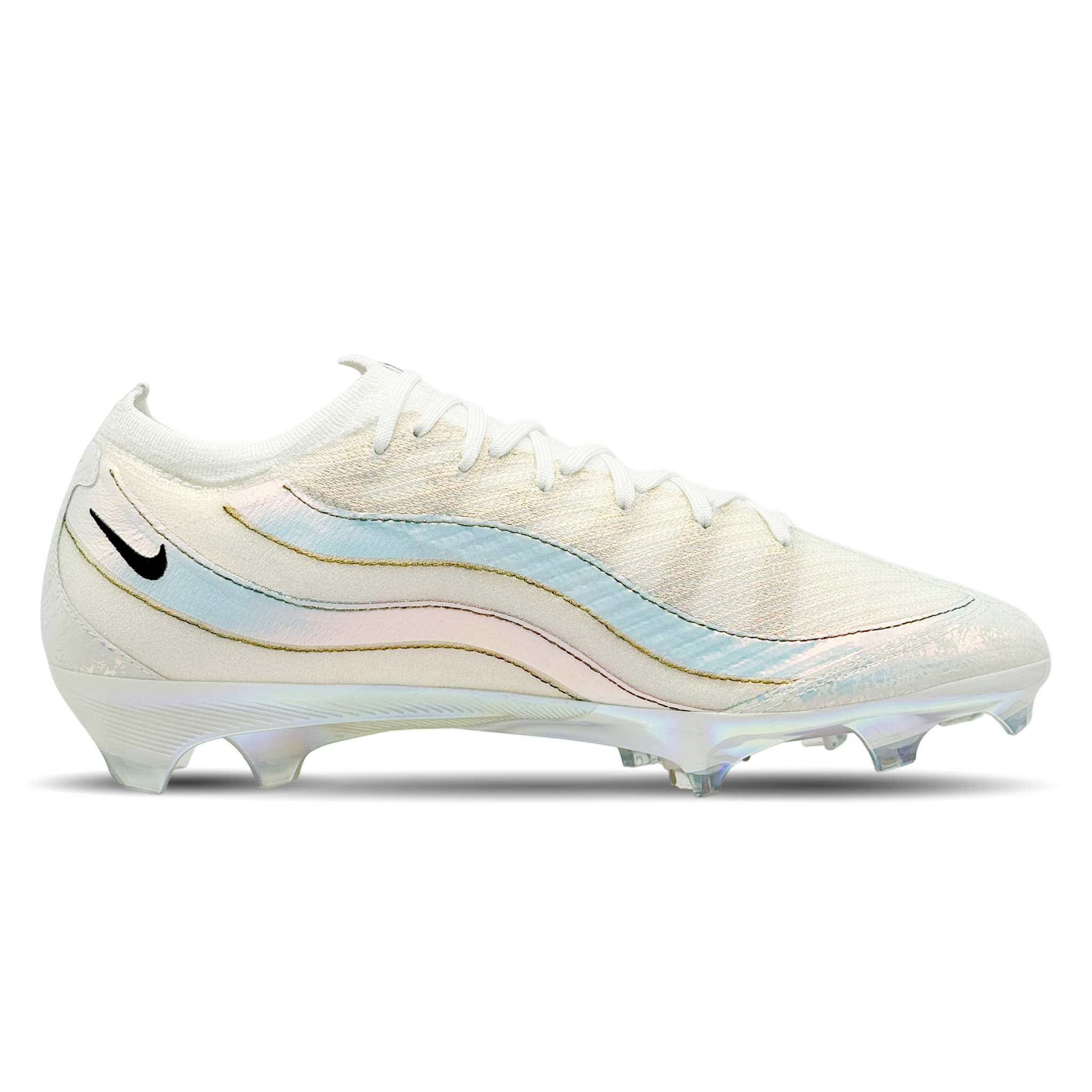 Entdecke die Nike Mercurial Zoom Vapor 16 Elite AM 95 SE FG (HV9915-100) auf STUNNINGBOOTS.com. Diese erstklassigen Fußballschuhe sind für Spieler konzipiert, die Geschwindigkeit und Präzision auf festem Boden suchen. Das leichte Flyknit-Obermaterial schmiegt sich perfekt an deinen Fuß an und sorgt für optimalen Halt und Komfort. Die integrierte Zoom Air-Einheit bietet reaktionsschnelle Dämpfung für explosive Bewegungen. Das Design fördert maximale Traktion und Stabilität, sodass du dein Spiel auf ein neues