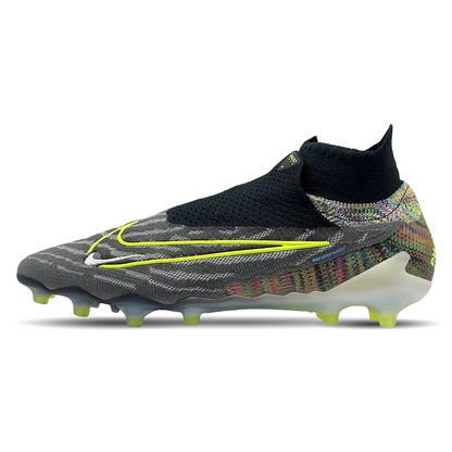 Die Nike Phantom GX Elite DF AG-Pro Fußballschuhe (DV6972-071) sind perfekt für Spieler, die auf Kunstrasen ihr Bestes geben wollen. Sie bieten präzise Ballkontrolle und optimalen Halt dank der innovativen Gripknit-Technologie. Der Dynamic Fit-Kragen sorgt für eine sockenähnliche Passform, die Stabilität und Bewegungsfreiheit kombiniert. Diese Schuhe sind ideal für ambitionierte Spieler, die ihre Performance auf das nächste Level heben möchten. Erhältlich auf STUNNINGBOOTS.com.