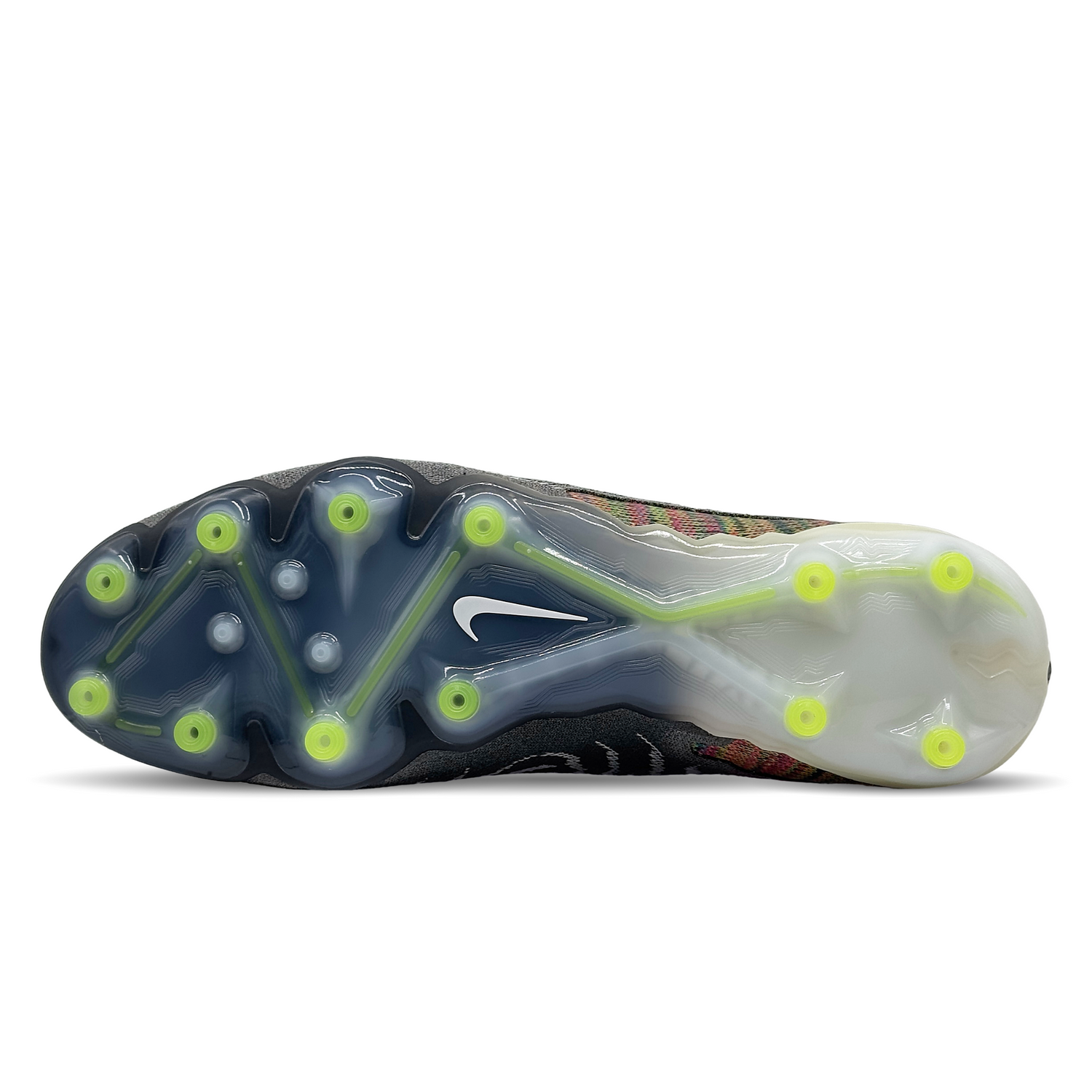 Die Nike Phantom GX Elite DF AG-Pro Fußballschuhe (DV6972-071) sind perfekt für Spieler, die auf Kunstrasen ihr Bestes geben wollen. Sie bieten präzise Ballkontrolle und optimalen Halt dank der innovativen Gripknit-Technologie. Der Dynamic Fit-Kragen sorgt für eine sockenähnliche Passform, die Stabilität und Bewegungsfreiheit kombiniert. Diese Schuhe sind ideal für ambitionierte Spieler, die ihre Performance auf das nächste Level heben möchten. Erhältlich auf STUNNINGBOOTS.com.