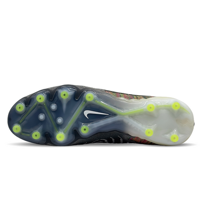 Die Nike Phantom GX Elite DF AG-Pro Fußballschuhe (DV6972-071) sind perfekt für Spieler, die auf Kunstrasen ihr Bestes geben wollen. Sie bieten präzise Ballkontrolle und optimalen Halt dank der innovativen Gripknit-Technologie. Der Dynamic Fit-Kragen sorgt für eine sockenähnliche Passform, die Stabilität und Bewegungsfreiheit kombiniert. Diese Schuhe sind ideal für ambitionierte Spieler, die ihre Performance auf das nächste Level heben möchten. Erhältlich auf STUNNINGBOOTS.com.