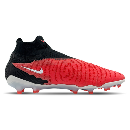 Tauche ein in die Welt des Fußballs mit dem Nike Phantom GX Elite DF FG (DC9969-600) von STUNNINGBOOTS.com. Dieser erstklassige Fußballschuh kombiniert modernes Design mit erstklassiger Leistung. Mit seiner dynamischen Passform und überragenden Traktion auf dem Platz ist er perfekt für Spieler, die ihr Spiel auf ein neues Level bringen wollen. Entdecke jetzt, was diesen Schuh so besonders macht!