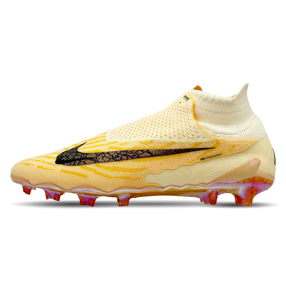 Tauche ein in eine Welt der ultimativen Performance mit dem Nike Phantom GX Elite DF FG SE (FD3070-860) auf STUNNINGBOOTS.com. Dieser Schuh bietet nicht nur einen dynamischen Fit und überragende Traktion, sondern auch einen Hauch von Stil und Exklusivität. Hol ihn dir noch heute und werde zum Star auf dem Platz!