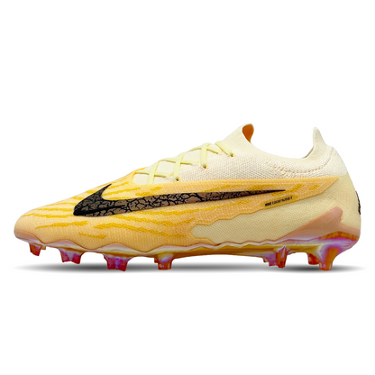 Entdecke den Nike Phantom GX Elite FG SE [FD3069-860] auf STUNNINGBOOTS.com. Diese Premium-Fußballschuhe bieten nicht nur ultimative Kontrolle, sondern auch unvergleichlichen Komfort. Mit ihrem innovativen Design und hochwertigen Materialien garantieren sie erstklassige Leistung auf dem Platz. Perfekt für Spieler, die Stil und Präzision suchen.