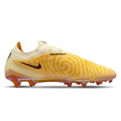 Entdecke den Nike Phantom GX Elite FG SE [FD3069-860] auf STUNNINGBOOTS.com. Diese Premium-Fußballschuhe bieten nicht nur ultimative Kontrolle, sondern auch unvergleichlichen Komfort. Mit ihrem innovativen Design und hochwertigen Materialien garantieren sie erstklassige Leistung auf dem Platz. Perfekt für Spieler, die Stil und Präzision suchen.