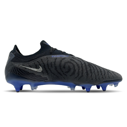 Entdecke den Nike Phantom GX Elite SG-Pro AC (DD9443-040) auf STUNNINGBOOTS.com. Dieser Premium-Fußballschuh bietet dir überragende Traktion auf nassen, weichen Rasenplätzen. Das ergonomische Design sorgt für maximalen Komfort und Beweglichkeit, während die innovative Technologie deine Spielkontrolle verbessert. Perfekt für anspruchsvolle Spieler, die ihr Bestes geben wollen!