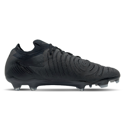 Entdecke auf STUNNINGBOOTS.com den Nike Phantom GX II Elite FG (FJ2559-001). Dieser Fußballschuh ist perfekt für Spieler, die ihr Spiel auf ein neues Niveau bringen wollen. Mit seinem modernen Design und seiner erstklassigen Performance bietet er herausragenden Tragekomfort und optimale Ballkontrolle. Ideal für alle, die auf dem Rasen Höchstleistungen erbringen möchten.
