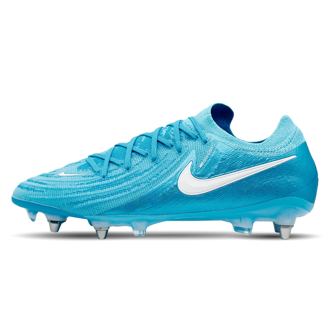 Tauche ein in die Welt des Hochleistungsfußballs mit dem Nike Phantom GX II Elite SG-Pro P [FQ9034-400] von STUNNINGBOOTS.com. Dieser Schuh bietet nicht nur erstklassige Performance auf weichen Böden, sondern auch ultimativen Komfort und Grip. Mit seinem dynamischen Design und hochwertigen Materialien ist er die perfekte Wahl für anspruchsvolle Spieler. Bestelle jetzt und erlebe, wie dieser Schuh dein Spiel auf ein neues Level hebt!