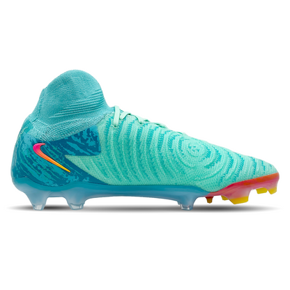 Entdecke den Nike Phantom Luna II Elite LV8 FG (FJ2571-300) – dein idealer Partner für Naturrasenplätze. Diese Fußballschuhe bieten dir überragende Ballkontrolle, hervorragende Traktion und ein leichtes Design für maximale Geschwindigkeit. Die optimale Passform sorgt für hohen Tragekomfort, sodass du deine Agilität und Präzision verbessern kannst. Verpasse nicht die Chance, mit diesen leistungsstarken Schuhen dein Spiel zu revolutionieren. Jetzt erhältlich auf STUNNINGBOOTS.com!