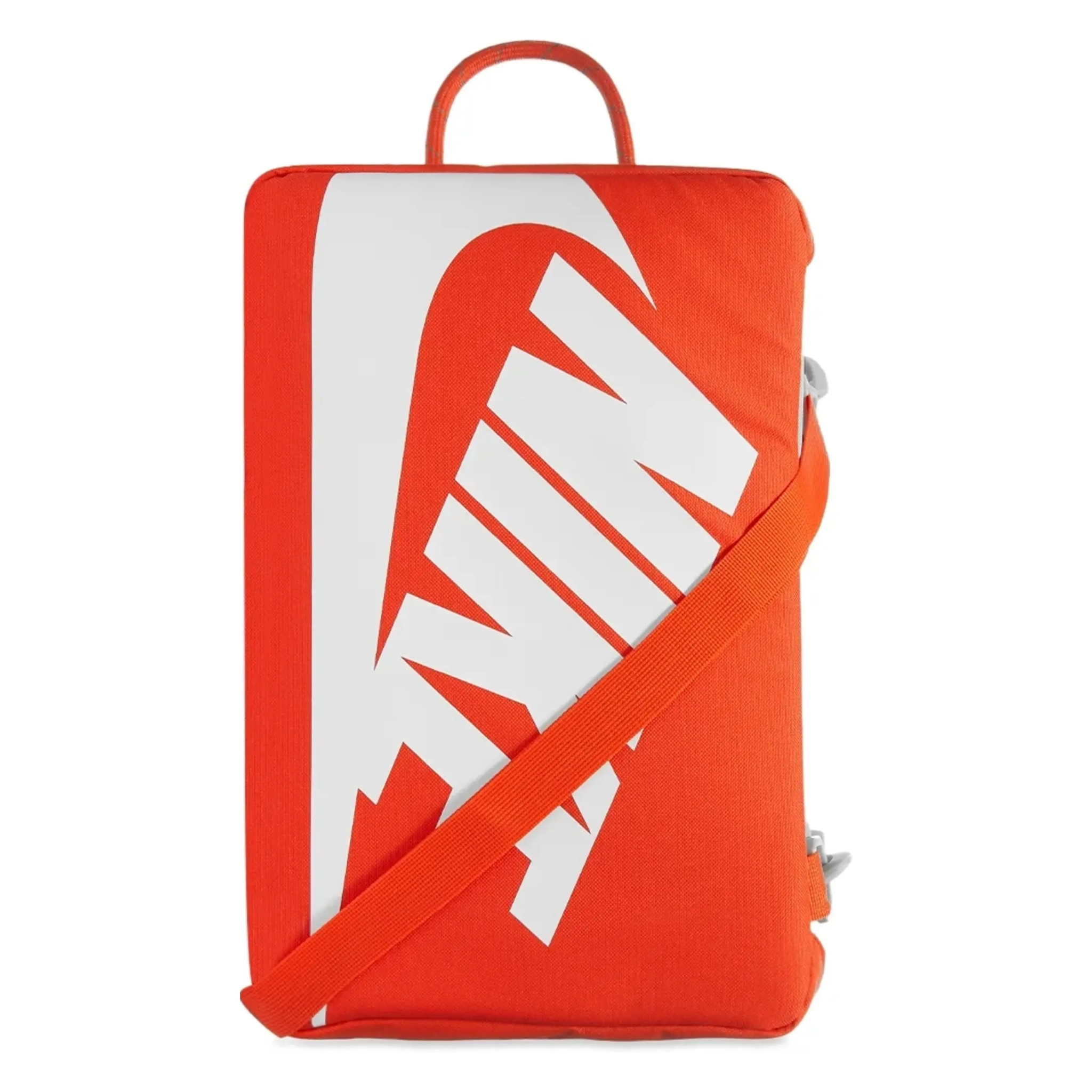 Die Nike Sportswear Premium Schuhtasche (DA7337-869) bietet dir stilvollen und praktischen Schutz für deine Fußballschuhe. Aus robustem Material gefertigt, hält sie deine Schuhe sauber und organisiert. Der bequeme Tragegriff und das kompakte Design machen sie perfekt für unterwegs. Erhältlich auf STUNNINGBOOTS.com.