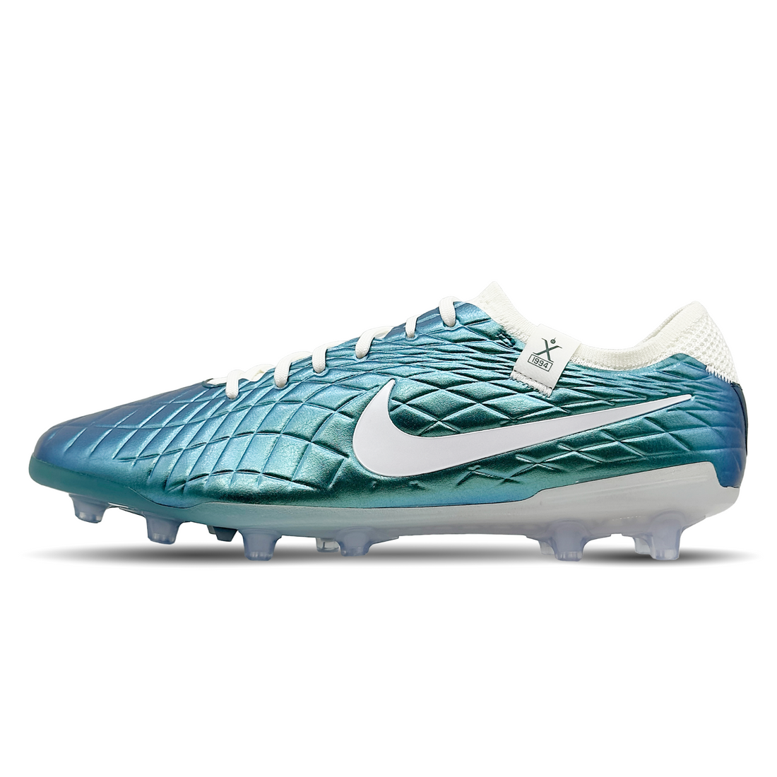 Entdecke die Nike Tiempo Legend 10 Elite AG-Pro 30 Fußballschuhe (FQ3246-300) auf STUNNINGBOOTS.com. Diese Premium-Schuhe sind speziell für Kunstrasenplätze konzipiert und bieten dir optimalen Komfort sowie präzises Ballgefühl. Die innovative AG-Pro-Sohle sorgt für exzellente Traktion und Stabilität, während das hochwertige Obermaterial eine perfekte Passform gewährleistet. Ideal für ambitionierte Spieler, die ihre Performance auf das nächste Level heben wollen. Perfekt für dein nächstes Match!