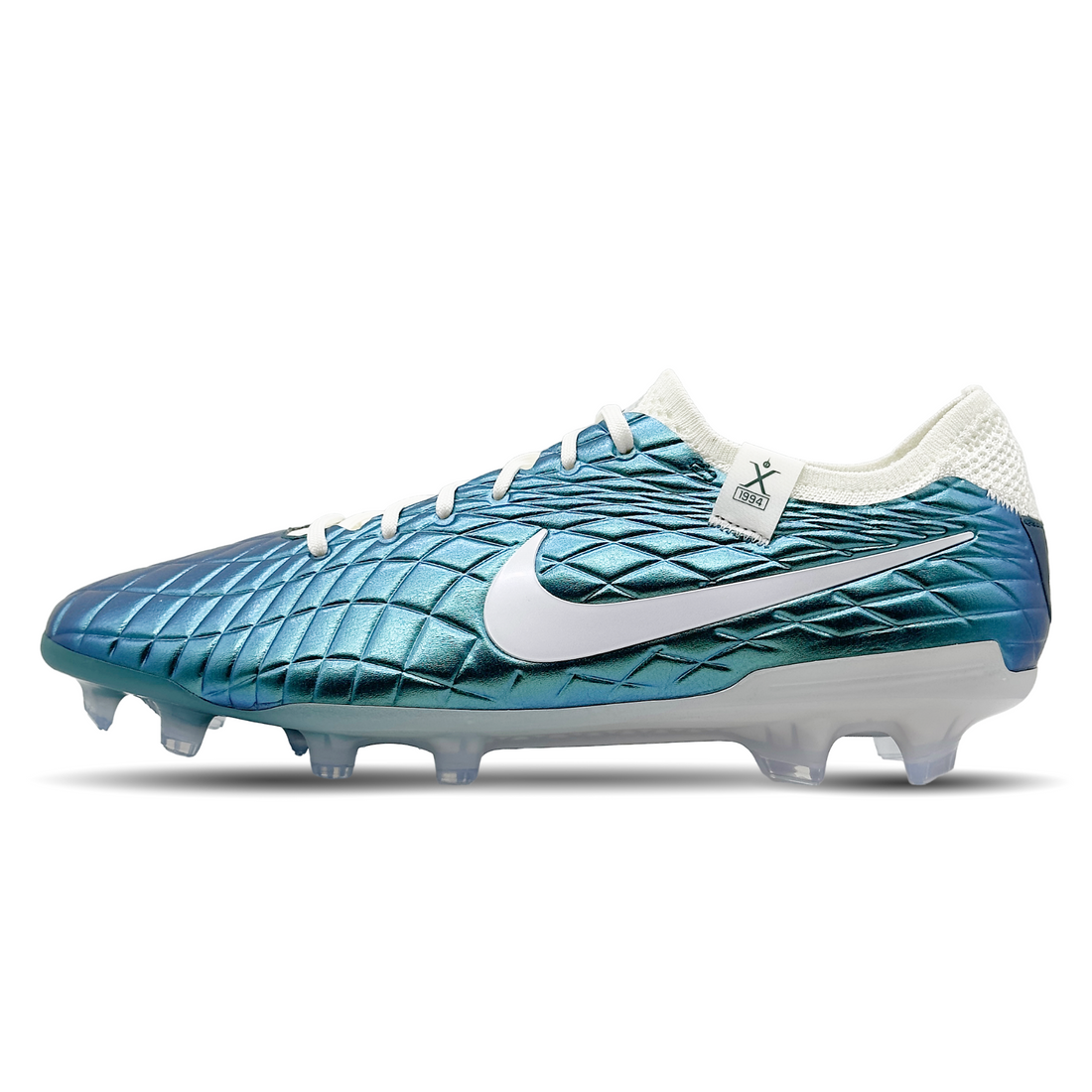 Entdecke den Nike Tiempo Legend 10 Elite FG 30 [FQ3247-300] auf STUNNINGBOOTS.com. Diese hochwertigen Fußballschuhe bieten nicht nur ultimative Kontrolle, sondern auch unvergleichlichen Komfort. Mit ihrem innovativen Design und hochwertigen Materialien garantieren sie erstklassige Leistung auf dem Platz. Perfekt für Spieler, die Stil und Präzision suchen.