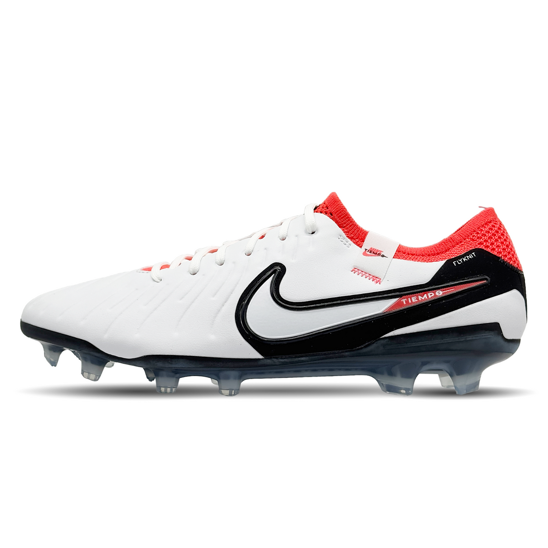 Tauche ein in die Welt des Fußballs mit dem Nike Tiempo Legend 10 Elite FG (DV4328-100). Dieser Schuh bietet nicht nur außergewöhnlichen Komfort und eine präzise Passform, sondern auch eine überlegene Ballkontrolle und Traktion auf dem Platz. Mit seinem hochwertigen Obermaterial und der innovativen Sohlentechnologie ist der Tiempo Legend 10 Elite FG die erste Wahl für Spieler, die Wert auf Qualität und Leistung legen. Jetzt bei STUNNINGBOOTS.com erhältlich, um dein Spiel auf ein neues Niveau zu heben.