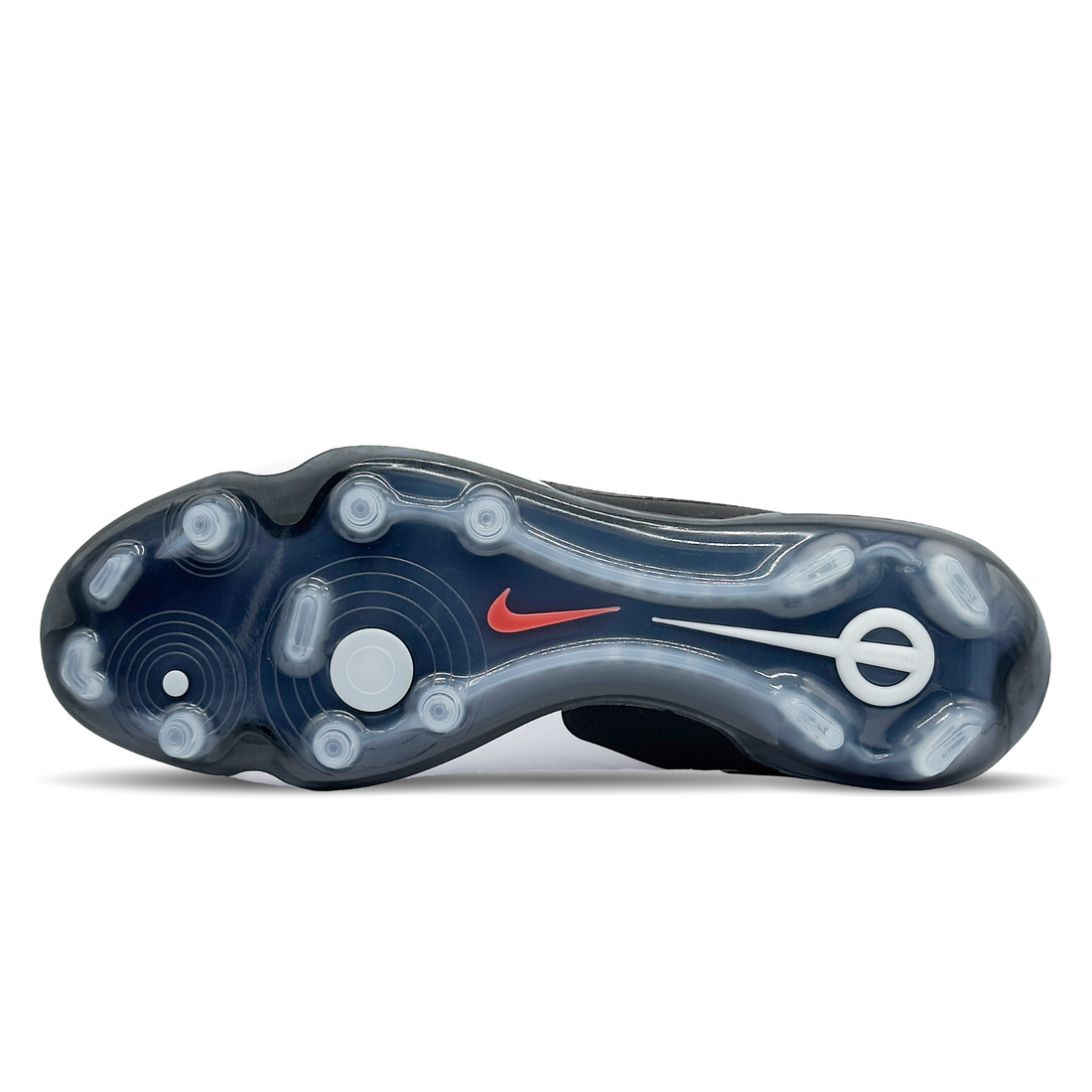 Tauche ein in die Welt des Fußballs mit dem Nike Tiempo Legend 10 Elite FG (DV4328-100). Dieser Schuh bietet nicht nur außergewöhnlichen Komfort und eine präzise Passform, sondern auch eine überlegene Ballkontrolle und Traktion auf dem Platz. Mit seinem hochwertigen Obermaterial und der innovativen Sohlentechnologie ist der Tiempo Legend 10 Elite FG die erste Wahl für Spieler, die Wert auf Qualität und Leistung legen. Jetzt bei STUNNINGBOOTS.com erhältlich, um dein Spiel auf ein neues Niveau zu heben.