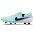 Die Nike Tiempo Legend 10 Elite SG-Pro AC Fußballschuhe (DV4329-300) bieten ultimativen Komfort und präzise Ballkontrolle auf weichen Böden. Aus hochwertigem Leder gefertigt, garantieren sie Langlebigkeit und optimale Passform. Die Anti-Clog-Technologie verhindert Schlammansammlungen auf den Stollen, sodass du stets besten Halt behältst, auch bei nassen Bedingungen. Das innovative Design kombiniert Funktionalität und Stil, ideal für anspruchsvolle Spieler. Erhältlich auf STUNNINGBOOTS.com.