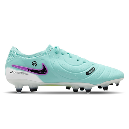 Die Nike Tiempo Legend 10 Elite SG-Pro AC Fußballschuhe (DV4329-300) bieten ultimativen Komfort und präzise Ballkontrolle auf weichen Böden. Aus hochwertigem Leder gefertigt, garantieren sie Langlebigkeit und optimale Passform. Die Anti-Clog-Technologie verhindert Schlammansammlungen auf den Stollen, sodass du stets besten Halt behältst, auch bei nassen Bedingungen. Das innovative Design kombiniert Funktionalität und Stil, ideal für anspruchsvolle Spieler. Erhältlich auf STUNNINGBOOTS.com.