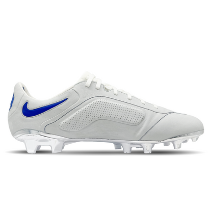 Entdecke den Nike Tiempo Legend 9 Elite MI FG (DQ7792-140) auf STUNNINGBOOTS.com. Diese Hochleistungs-Fußballschuhe vereinen klassische Eleganz mit erstklassiger Performance auf festem Boden. Ihr innovatives Design und der erstklassige Komfort bieten dir ein Höchstmaß an Tragekomfort und Leistung. Mit ihrer erstklassigen Passform und dem hochwertigen Material sind sie die perfekte Wahl für Spieler, die Wert auf Stil und Leistung legen.
